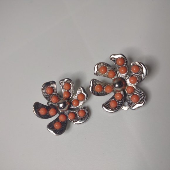 Vintage Metal Clip On Flower Earrings - Picture 3 of 10